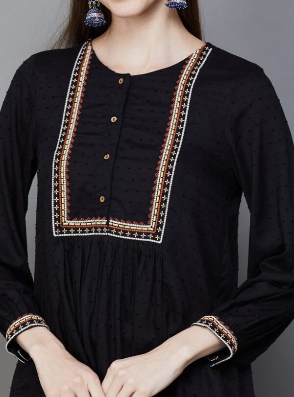 W Women Embroidered Round Neck Top - Image 4